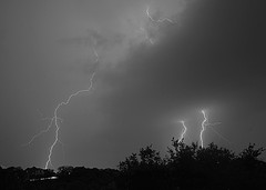 De la foudre en noir et blanc